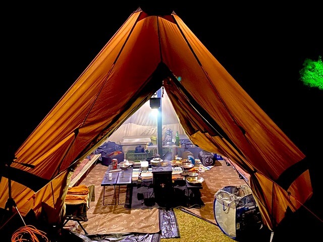 冬キャンプに使うテントの特徴 お座敷スタイルとは 格安 キャンプへｇｏ