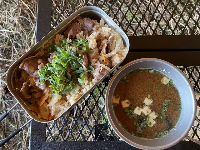 メスティンで簡単キャンプ飯 牛焼き肉のタレ御飯 と アサリの深川めし 格安 キャンプへgo