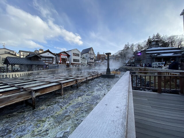 草津温泉でコロナを吹っ飛ばせ 北軽井沢スウィートグラス 群馬県 格安 キャンプへｇｏ