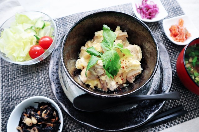 お待たせしました オートミール親子丼定食です Xin Chao Hanoi お待たせしました オートミール親子丼定食です Xin Chao Hanoi
