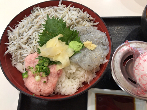 f:id:AJYA:20190323060426p:plain 仲買の海鮮丼1