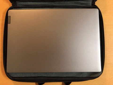 IdeaPad 530Sを入れた状態