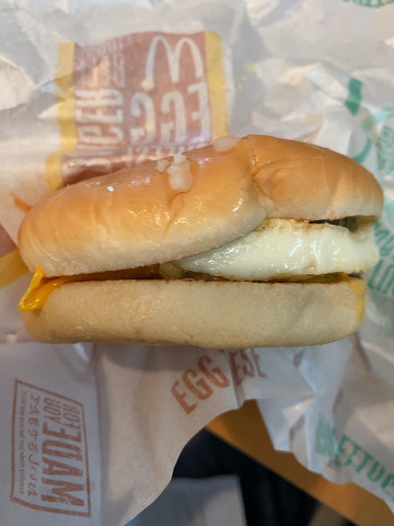 マクドナルドのエッグチーズバーガー