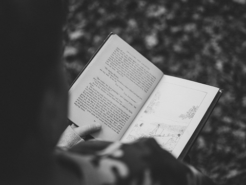 読書中