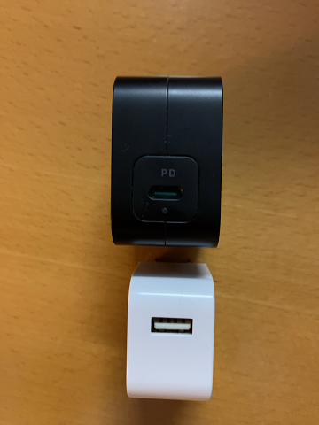 RAVPOWER RP-PC112との比較 厚さ方向