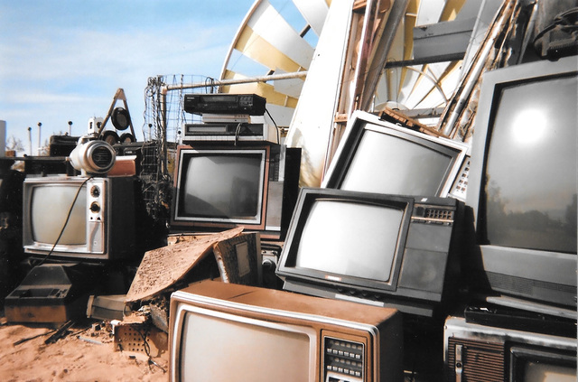捨てられたテレビ