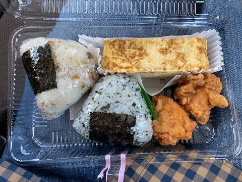 おにぎり弁当