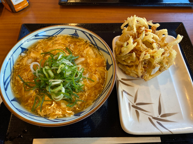 丸亀製麵 玉子あんかけうどん 野菜かき揚げ