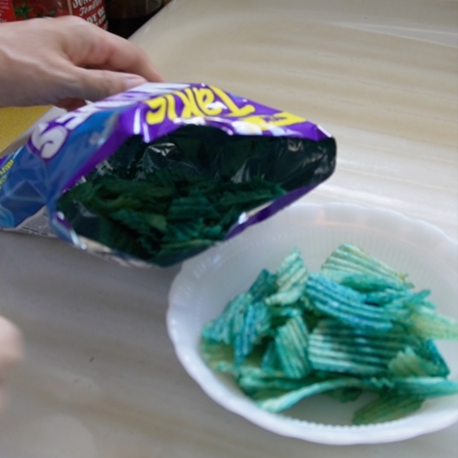 ハワイ暮らし・ブルーのチップス『Takis』 - ハワイから日々のこと