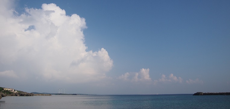 宮古島でみる入道雲