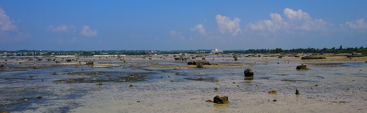 伊良部島の干潮時の海岸