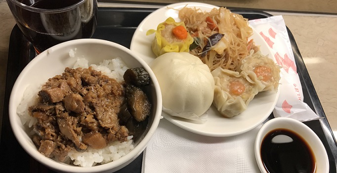 松山空港のラウンジの食事