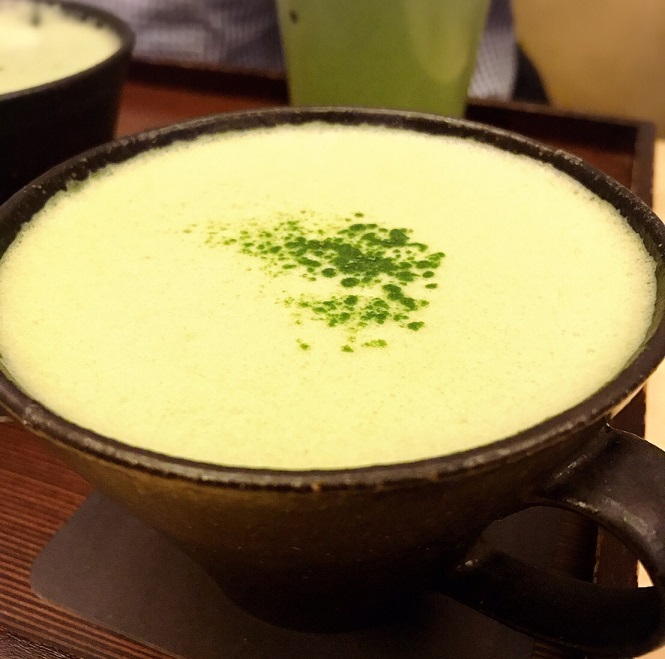 オソロッの抹茶ラテのホット