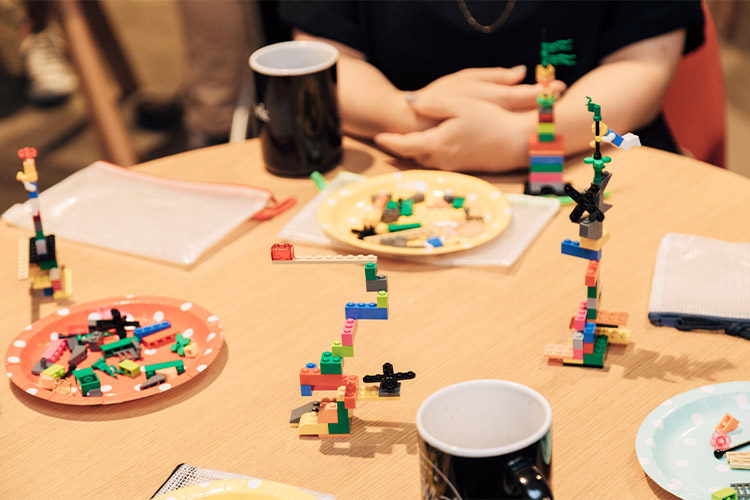 LEGO® SERIOUS PLAY®で「ビジョン形成」の流れを体験