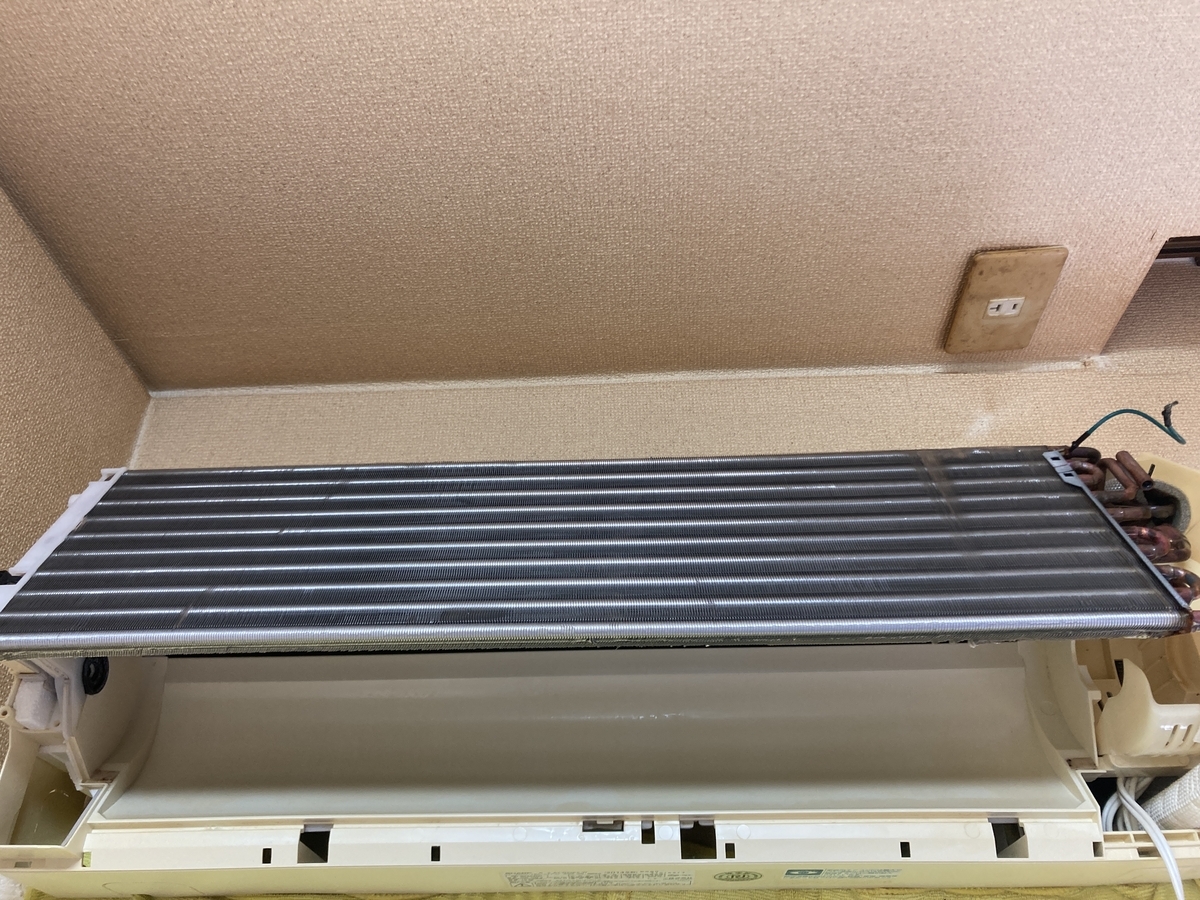 エアコンクリーニング SHARP AY-D22EX 送風ファン・ドレンパン分解