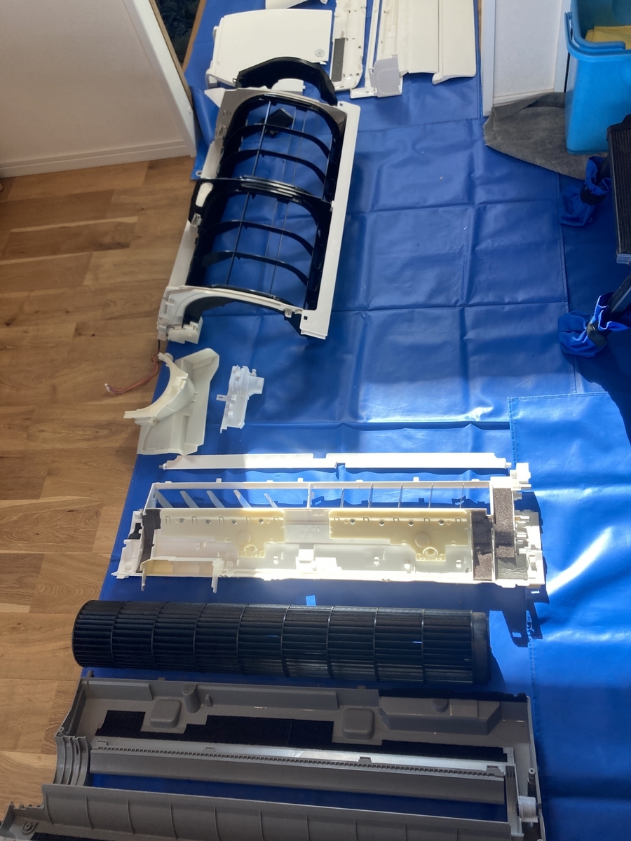 エアコンクリーニング DAIKIN F40XTRXP 背抜き分解 - 中野さん