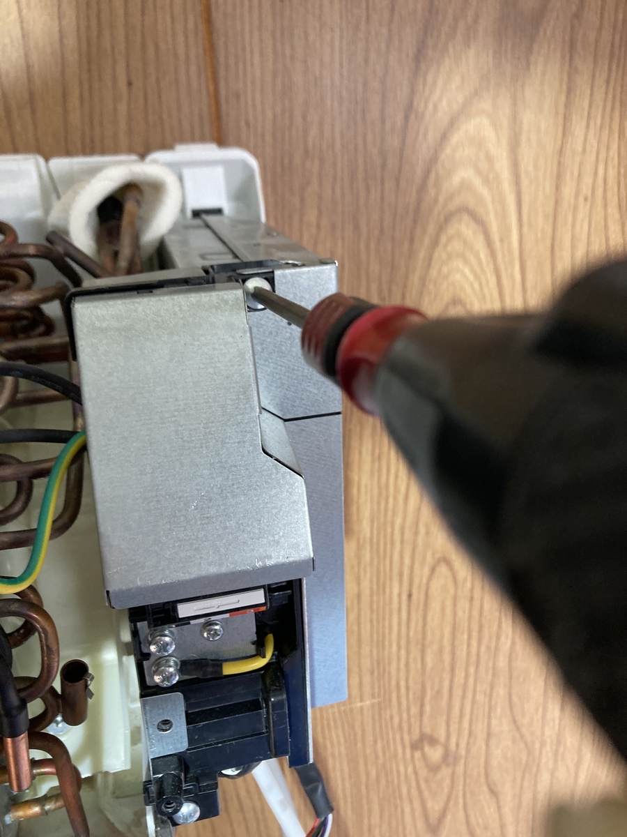 エアコンクリーニング ヤマダ電機RIAIR YHA-S22M 背抜き分解 - 中野