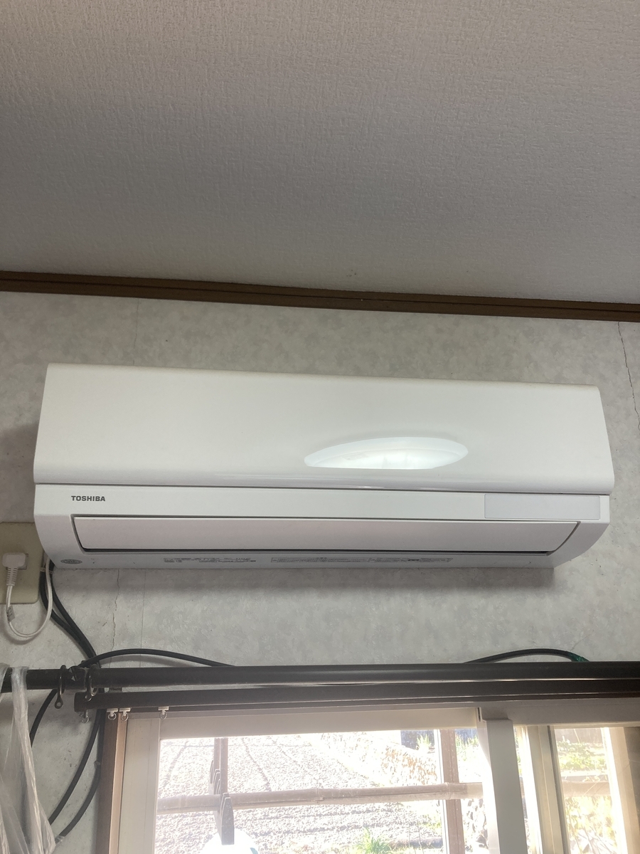 TOSHIBA RAS-F221MA エアコン 2019年製　クリーニング済み 東芝エアコンお掃除機能付き！¥18000クリーニング済み！