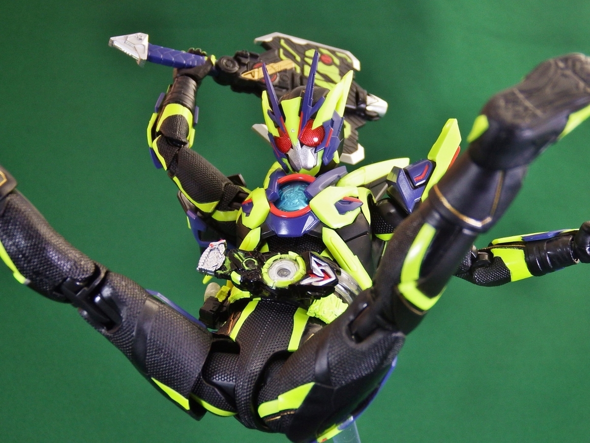 BANDAI - S H.Figuarts 仮面ライダー ゼロワン シャイニングアサルトホッパー 61hjMarHjtL._UF350,350_QL80_.jpg