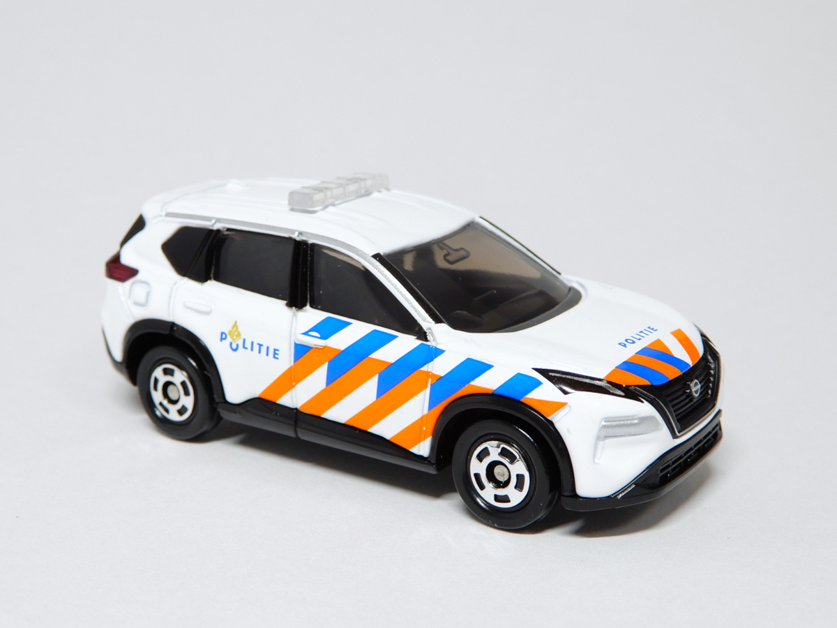 イオン限定トミカ「日産 エクストレイル オランダ警察デザイン仕様」を