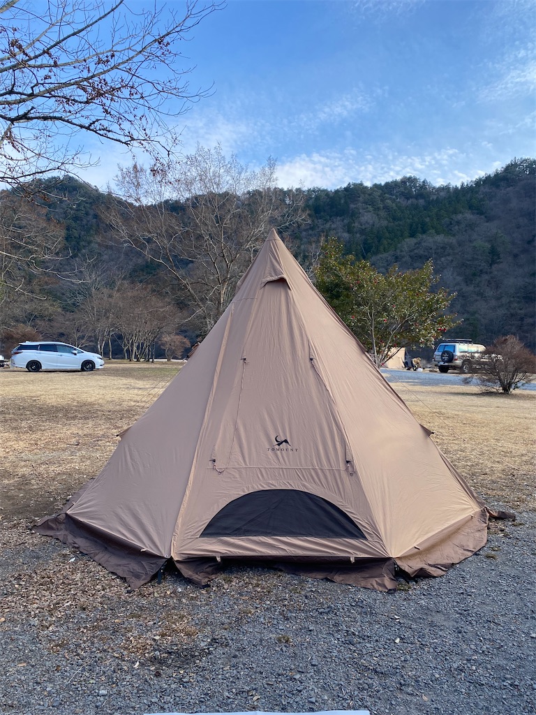 TOMOUMTのタープテントです。 いろいろな建て方を楽しんで（P6