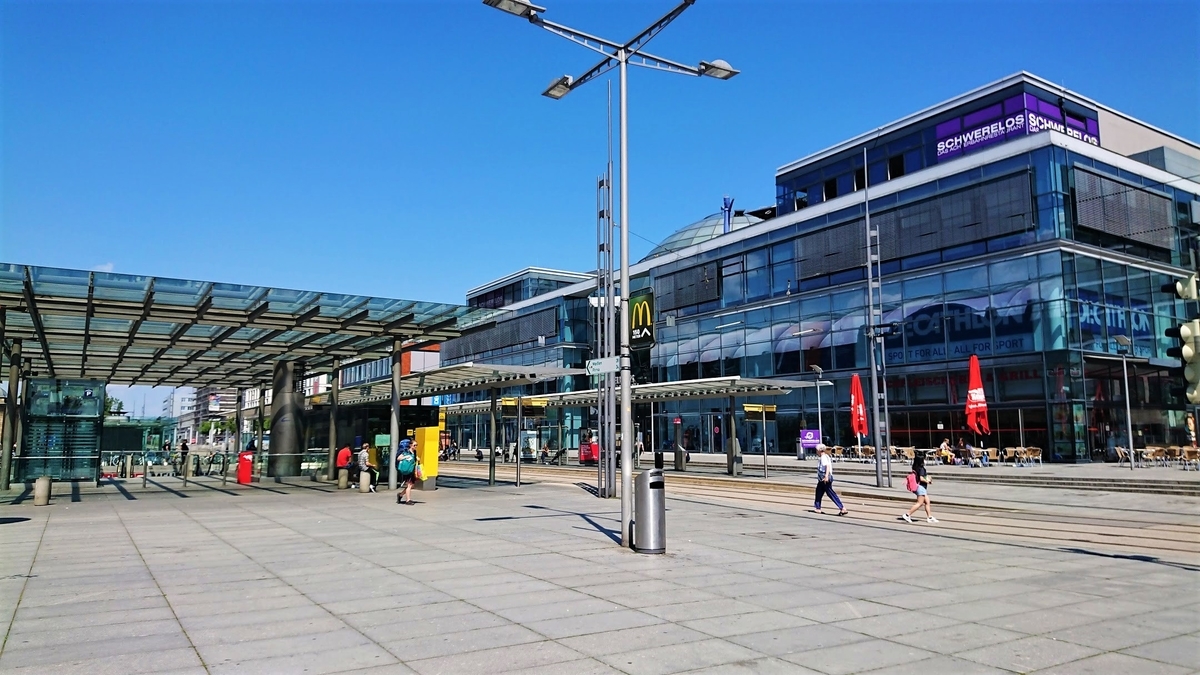 ドレスデン中央駅　トラム乗り場