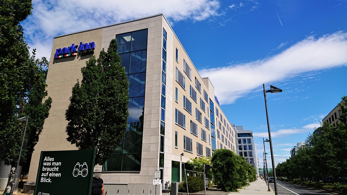 Park Inn By Radison Right At Frankfurt Airport www.takimama.com