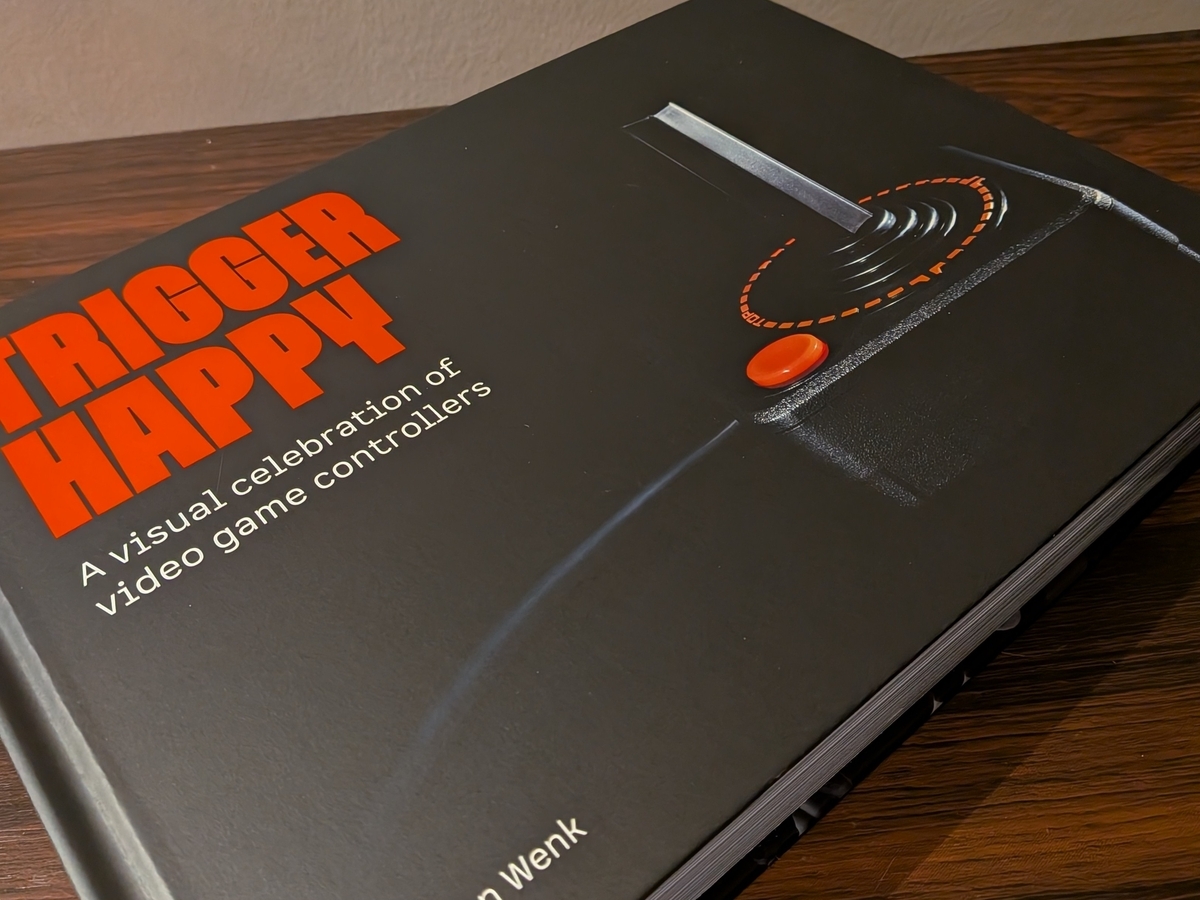 Controller Bitmap 古今東西200種類のコントローラーの魅力を凝縮したアートブック「Trigger Happy」 - あきさんの娯楽筆録