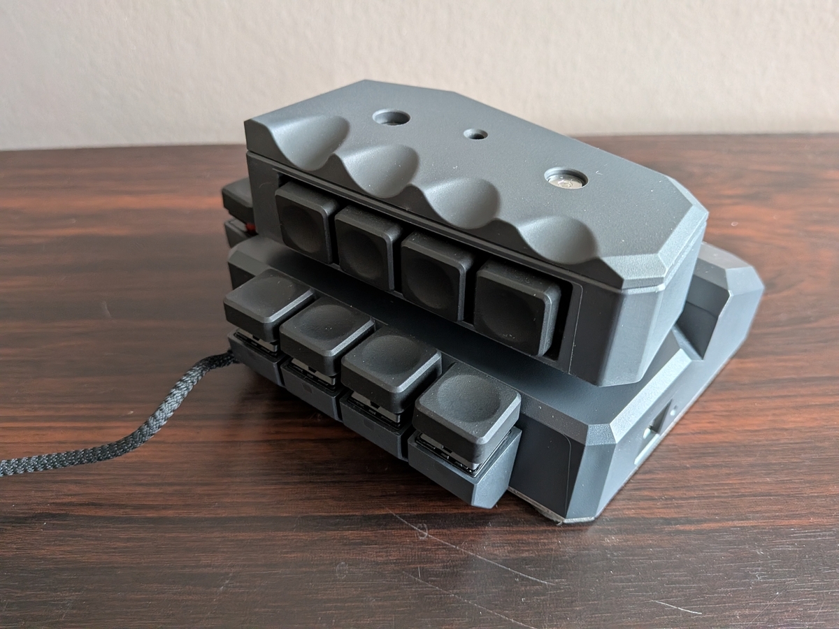 まるでロボットの操縦桿！ドイツ発の片手用デバイス「MoveMaster RSG-1
