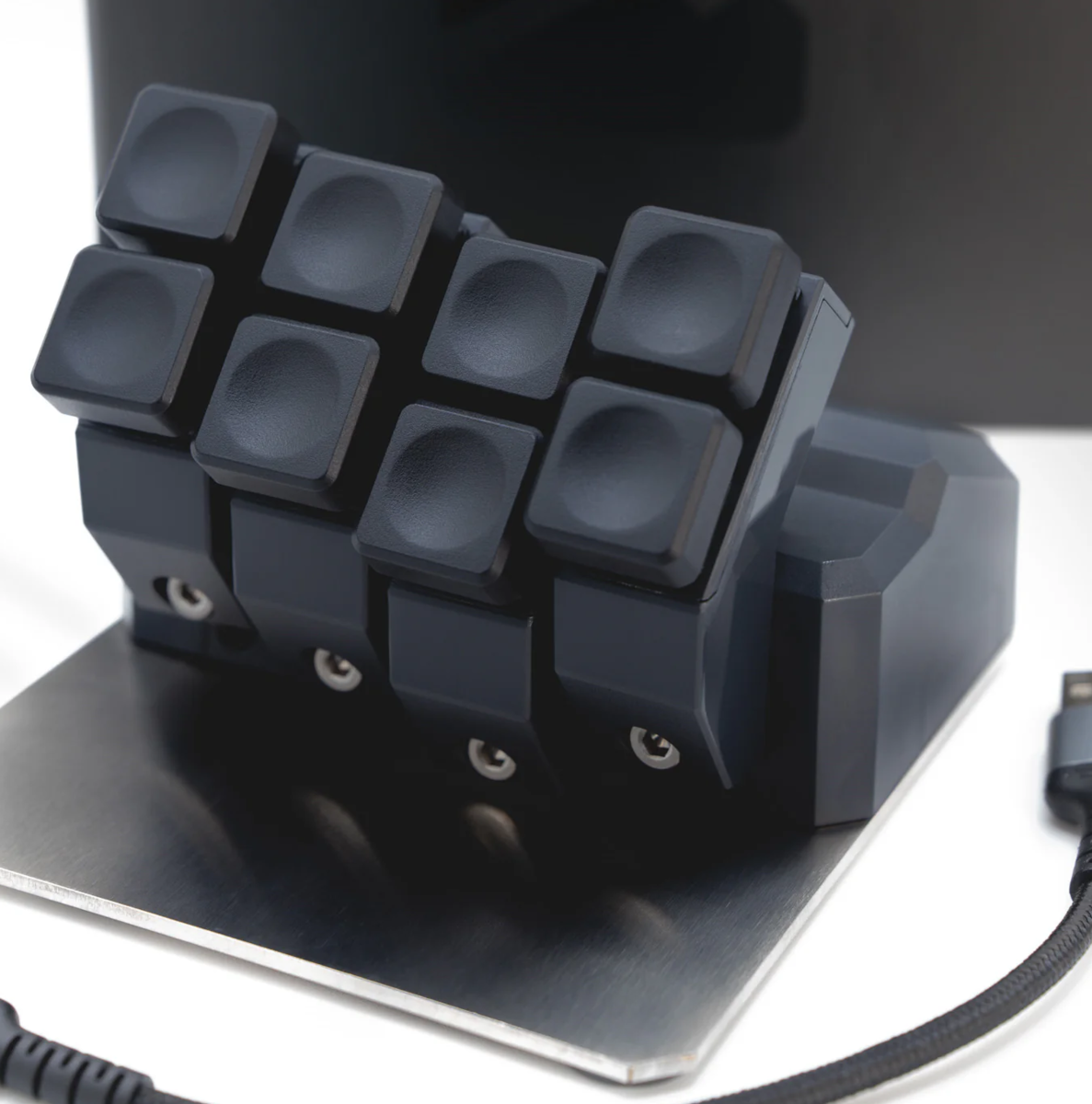 まるでロボットの操縦桿！ドイツ発の片手用デバイス「MoveMaster RSG-1