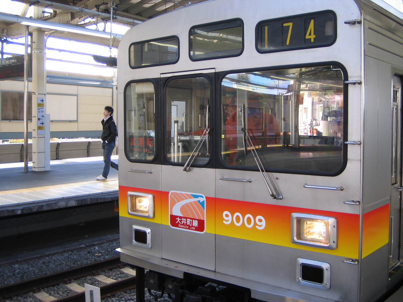9009F