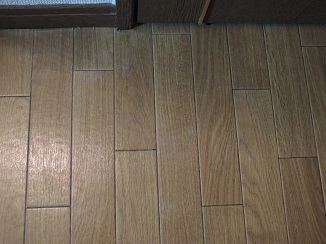 エタノールで床が白くなってしまった汚れの対処法とは 尼花日記 エタノールで床が白くなってしまった汚れの対処法とは 尼花日記