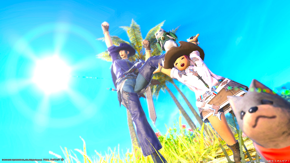ヒューランとララフェル二人が、コスタデルソルの青空を背景に喜んでいる。(FF14)