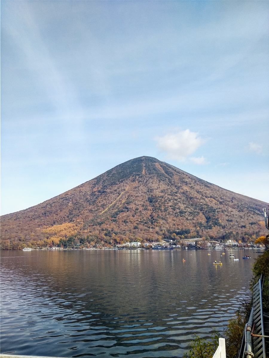 日光・中禅寺湖 半月山展望台と八丁出島 - どんな人生にも雨の日はある。