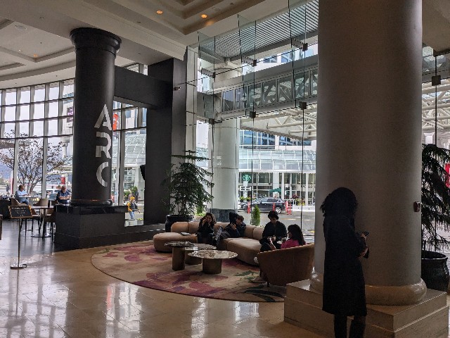 Fairmont Waterfront ロビー
