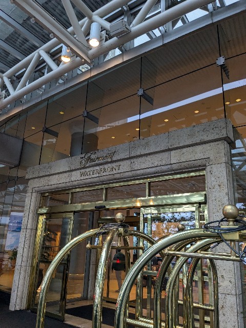 Fairmont　Waterfront 入口