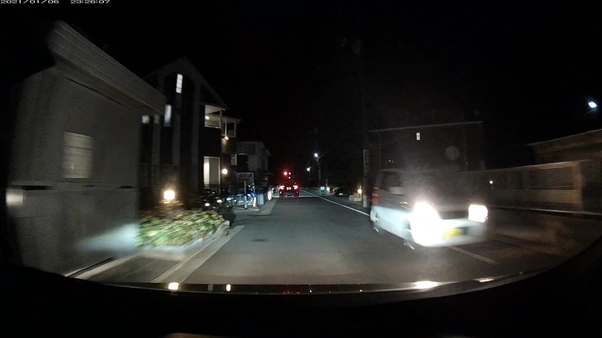 最後3台の遭遇車は、年号的ナンバーだったり、「・」始まりナンバーだったり、これまた敵方に都合の良い存在だった。