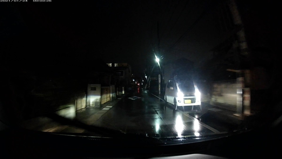 帰路、旧道ルート。最初２台が、共に３桁ナンバー。２台目はさらに青塗色。