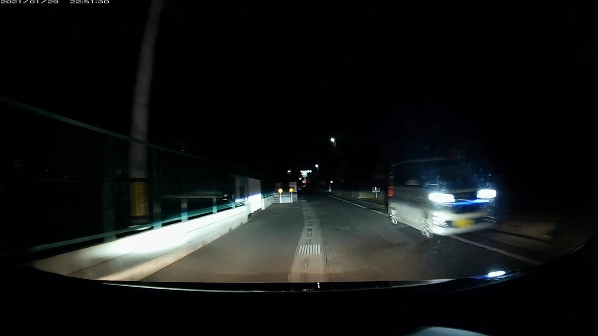 ①SUV 黒 〇〇〇〇〇 〇 〇〇〇〇 20m ②車種不明 青 〇〇〇〇〇 〇 2013 20m (青系塗色) ③アルト 青紺 〇〇〇〇〇 〇 9519 20m (2連続青系塗色) ④軽自動車 青水 岡山584 ぬ ・248 20m (3連続青系塗色) ⑤トヨタ 銀 山口501 ぬ 9044 300m ⑥軽自動車 銀 岡山585 な ・708 1200m(シカゴ市外局番) ⑦プリウス 黒 岡山330 ち 5184 1800m ⑧軽自動車 白 岡山583 な 2688 2000m ⑨軽自動車 桃 岡山580 ね 2628 2100m ⑩スバル 黒 相模301 や 1162 2200m