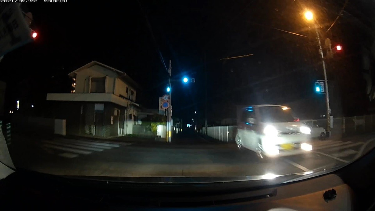 ①プリウス　　　白　〇〇〇〇〇　〇　〇〇〇〇　　　３０ｍ（強制尾行張り込み）  ②軽自動車　　　白　鳥取５８０　〇　３５４６　　５００ｍ  ③ヴェラール　　白　岡山３０Ｋ　や　・・・１　１６００ｍ（１桁ナンバー）  ④フォレスター　白　岡山３６１　り　・・１５　１８００ｍ（２桁）  ⑤軽自動車　　　白　岡山５８１　か　２１２２　２１００ｍ’（４桁中３桁同字）  ⑥アクア　　　　黒　〇〇〇〇〇　〇　〇〇〇〇　２９５０ｍ（強制尾行張り込み）