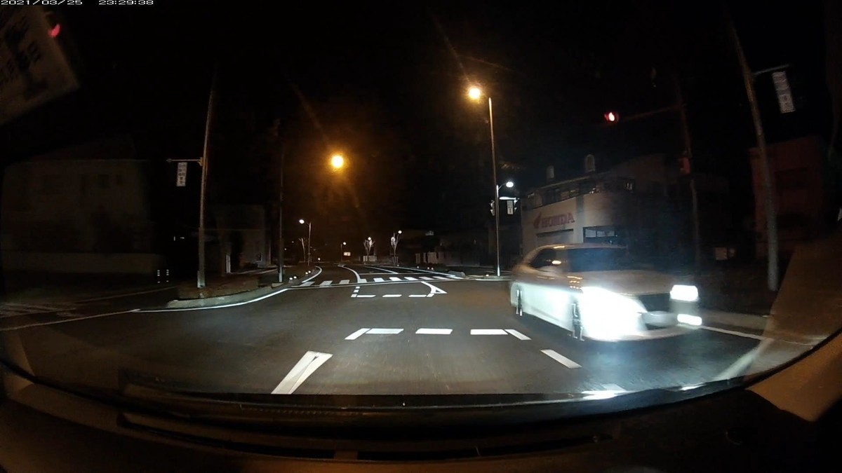  ー遭遇車リストー（前夜と不自然に一致する５台と遭遇。３台目と４台目が嫌がらせ容疑要件満足）　  〇遭遇順　車種　塗色　ナンバー　遭遇地点　（容疑）     ①プリウス　　黒　〇〇〇〇〇　〇　４７９０　　　２０ｍ  ②クラウン？　白　岡山３６６　ゆ　１０１７　　　８０ｍ  ③軽自動車　　白　岡山５１　　う　８８４７　１２００ｍ(片目ライト＆スマホ)  ④Ｎ－ＢＯＸ　黒　岡山５９２　こ　・１００　２０００ｍ（３桁＆待ち伏せた登場）  ⑤車種不明　　灰　岡山３３１　〇　７０５４　２９４０ｍ