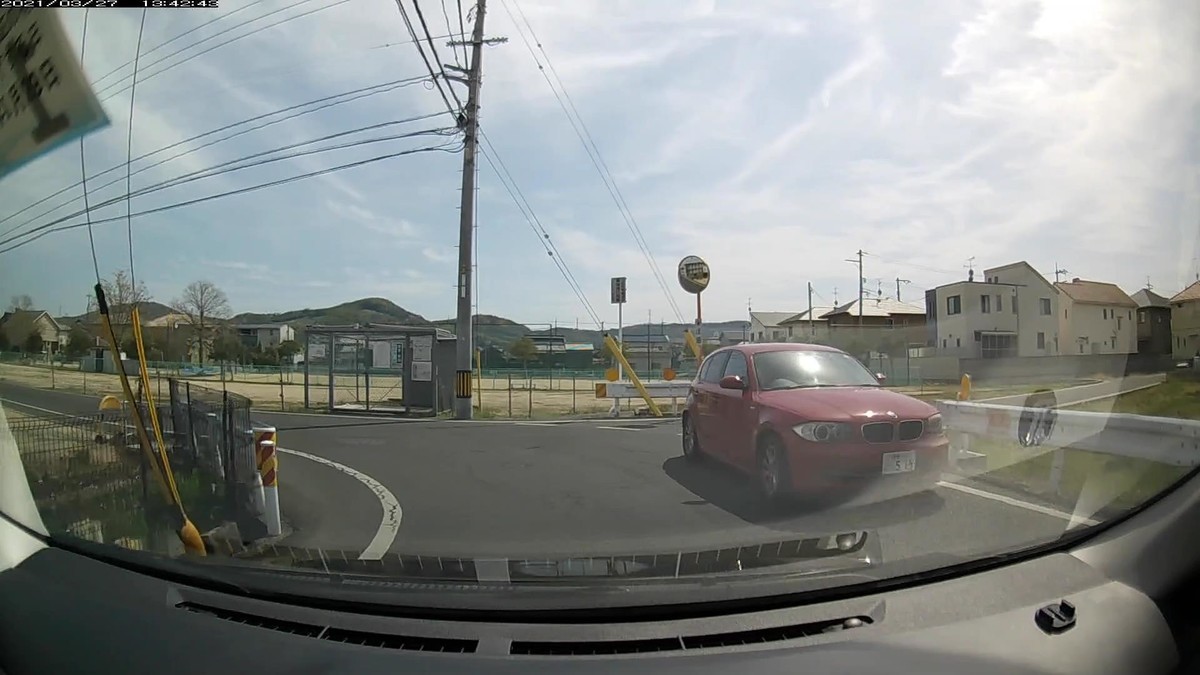 ー自宅400m圏内遭遇容疑車ー (4台遭遇。その内の2台がしっかりと、毎日の嫌がらせ容疑要件満足。) 〇遭遇順 車種 塗色 ナンバー 【走行距離】嫌がらせ容疑要件 ①軽自動車 青 〇〇〇〇〇 〇 〇〇〇〇【 50m】青塗色 ③BMW 赤 岡山336 に ・515【 200m】赤塗色
