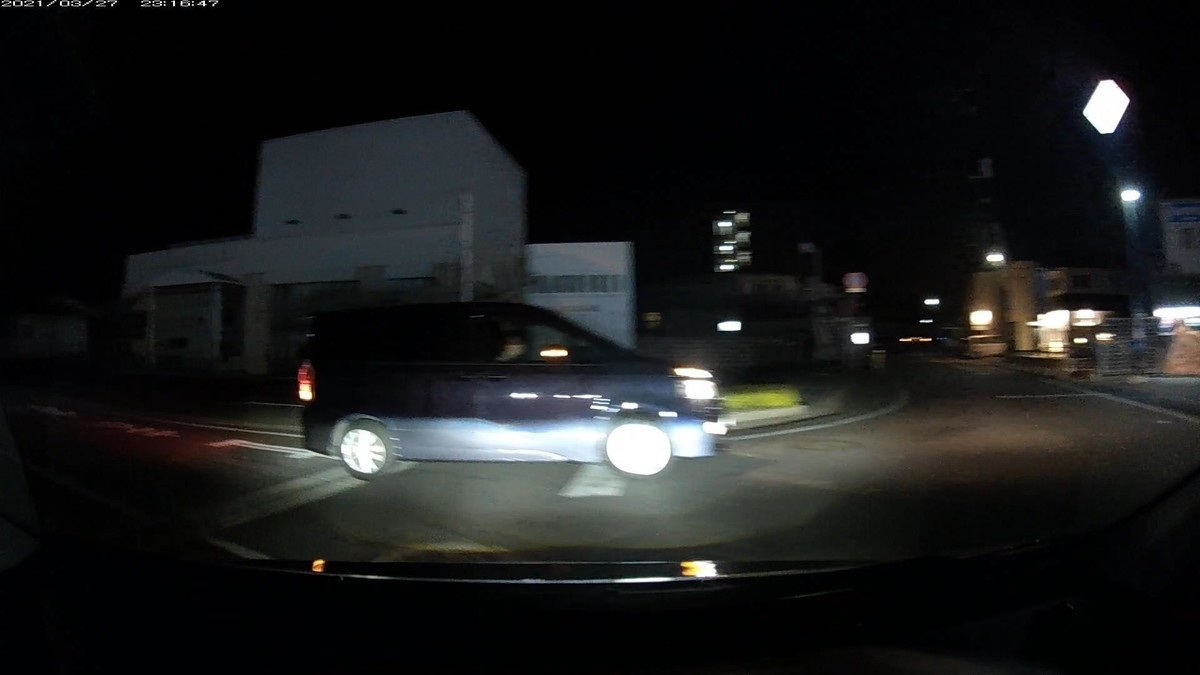  ー遭遇車リストー（６台と遭遇。１台目と最後２台がしっかり嫌がらせ容疑要件満足）　  〇遭遇順　車種　塗色　ナンバー　遭遇地点　（容疑）  ①軽自動車　白　〇〇〇〇〇　〇　・・１８　　　２０ｍ（いきなり２桁）  ⑤軽自動車　黒　岡山５８５　た　１１１９　２４００ｍ（４桁中３桁同字）  ⑥ノア？　　黒　岡山５〇〇　ぬ　・７０６　２６００ｍ（３桁ナンバー）