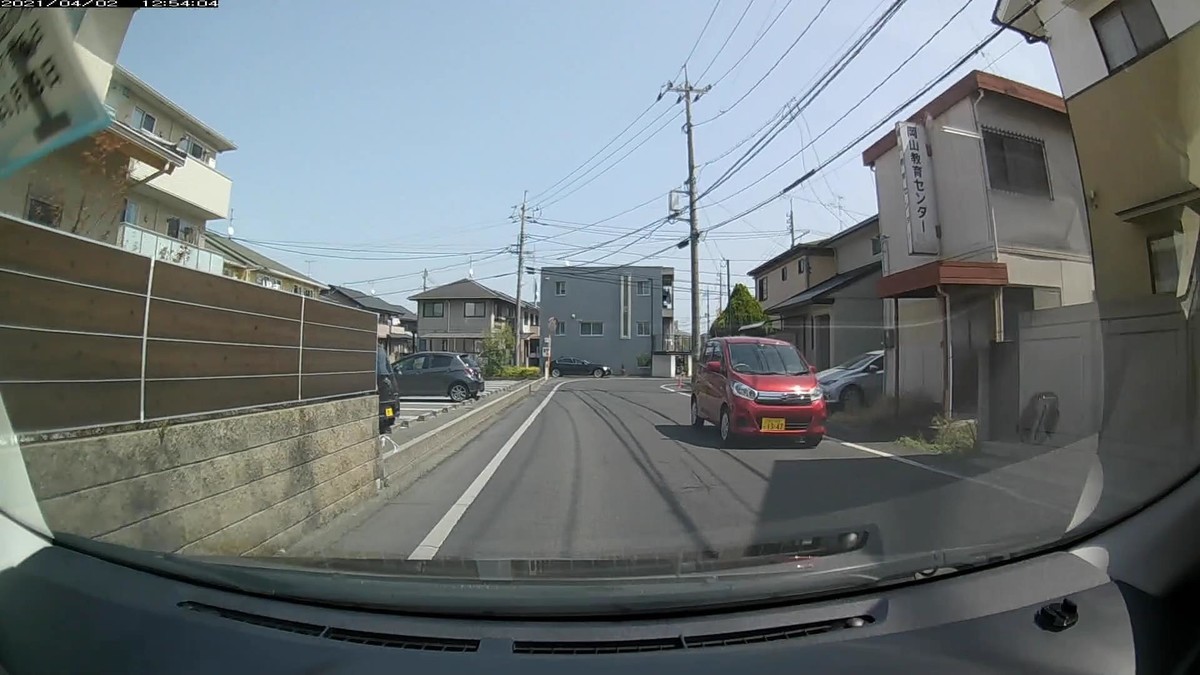 〇遭遇順　車種　塗色　ナンバー　遭遇地点までの走行距離　（容疑）  ①ゴミ収集　　青　岡山８００　す　４２３５　　　０ｍ　（いきなりの青）  ③デイズ　　　赤　岡山５８１　と　１３４７　　７０ｍ　（赤塗色）  ⑤メルセデス　黒　岡山３９５　ひ　・・１０　３００ｍ　（２桁ナンバー）