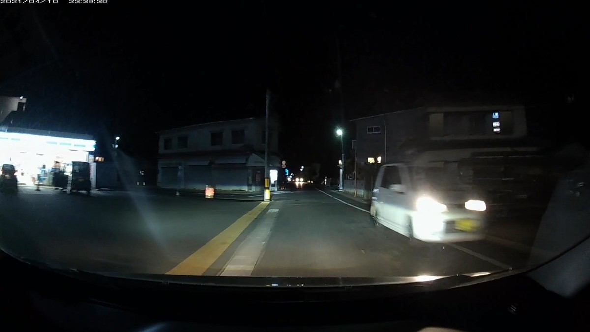 ー遭遇車リストー 〇遭遇順 車種 塗色 ナンバー 自宅までの距離 (容疑・特徴) 令和3年4月10日㈯遭遇車総数6台。 ①軽自動車 白 倉敷58〇 〇 ・329 2900m(3桁ナンバー) ②軽自動車 白 〇〇〇〇〇〇 〇 3546 2400m(3文字地名) ③アクア 白 岡山502 ぬ 4835 2300m ④軽自動車 橙 岡山584 そ ・900 1900m(3桁キリ番) ⑤マーチ 白 岡山544 と ・・10 1700m(’2桁ナンバー) ⑥軽自動車 青 岡山581 も 2725 900m(青系塗色)