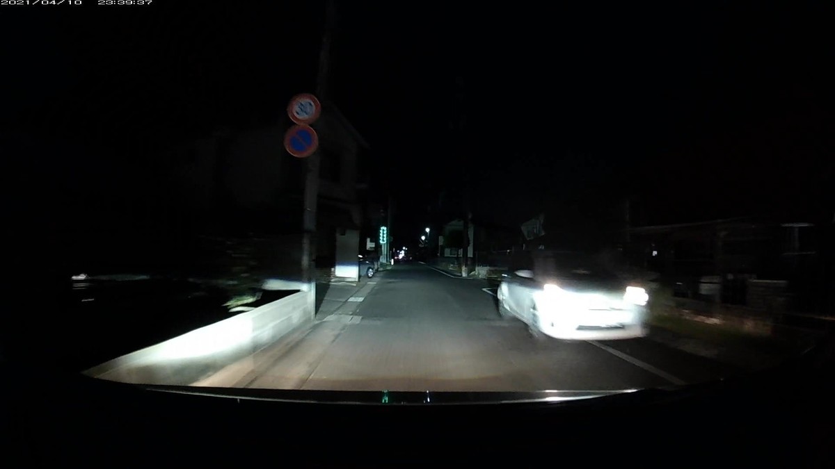 ー遭遇車リストー 〇遭遇順 車種 塗色 ナンバー 自宅までの距離 (容疑・特徴) 令和3年4月10日㈯遭遇車総数6台。 ①軽自動車 白 倉敷58〇 〇 ・329 2900m(3桁ナンバー) ②軽自動車 白 〇〇〇〇〇〇 〇 3546 2400m(3文字地名) ③アクア 白 岡山502 ぬ 4835 2300m ④軽自動車 橙 岡山584 そ ・900 1900m(3桁キリ番) ⑤マーチ 白 岡山544 と ・・10 1700m(’2桁ナンバー) ⑥軽自動車 青 岡山581 も 2725 900m(青系塗色)