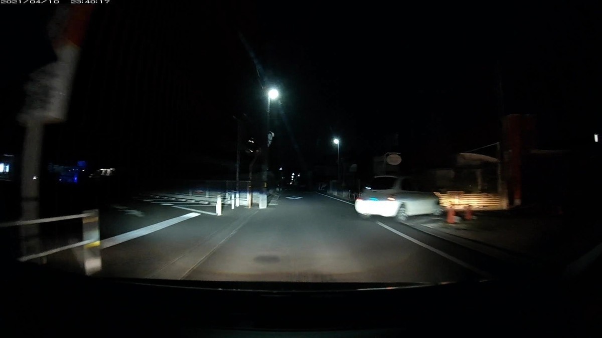 ー遭遇車リストー 〇遭遇順 車種 塗色 ナンバー 自宅までの距離 (容疑・特徴) 令和3年4月10日㈯遭遇車総数6台。 ①軽自動車 白 倉敷58〇 〇 ・329 2900m(3桁ナンバー) ②軽自動車 白 〇〇〇〇〇〇 〇 3546 2400m(3文字地名) ③アクア 白 岡山502 ぬ 4835 2300m ④軽自動車 橙 岡山584 そ ・900 1900m(3桁キリ番) ⑤マーチ 白 岡山544 と ・・10 1700m(’2桁ナンバー) ⑥軽自動車 青 岡山581 も 2725 900m(青系塗色)