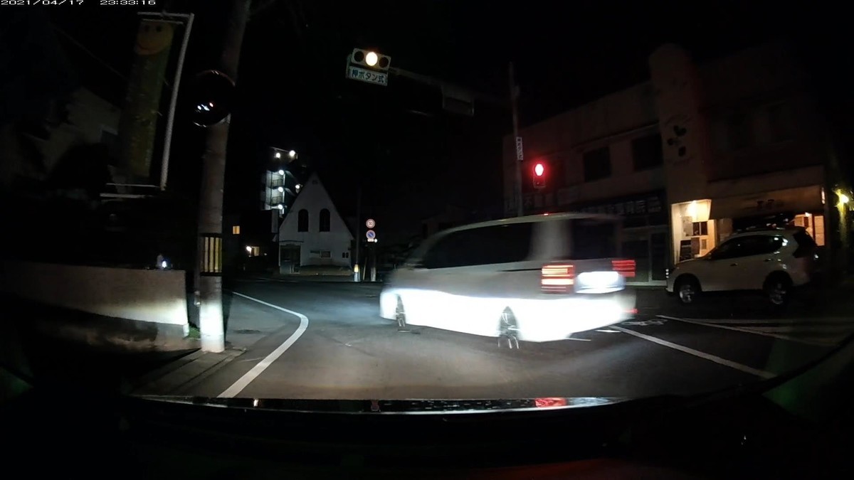 ー遭遇車リストー  〇遭遇順　車種　塗色　ナンバー　自宅までの距離　（容疑・特徴）     令和３年４月１７日㈯遭遇車総数６台。不自然に多い。  ①軽自動車　白　　岡山５８１　せ　２０９５　２５００ｍ（⑥－①＝１９９９）  ②軽自動車　灰？　岡山５８１　と　・７７４　　５００ｍ（名無しナンバー）  ③ミニバン　白　　岡山３７９　ぬ　８０００　　５００ｍ（４桁中３桁同字）  ④軽自動車　青　　岡山５８７　ち　・８２６　　４５０ｍ（青塗色＆３桁）  ⑤車種不明　黒　　岡山３１Ａ　〇　・・３３　　４５０ｍ（２桁ナンバー）  ⑥軽自動車　青　　〇〇〇〇〇　〇　４０９４　　４００ｍ（青塗色＆①との連携）