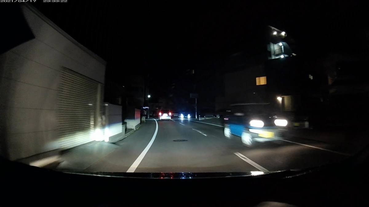 ー遭遇車リストー  〇遭遇順　車種　塗色　ナンバー　自宅までの距離　（容疑・特徴）     令和３年４月１７日㈯遭遇車総数６台。不自然に多い。  ①軽自動車　白　　岡山５８１　せ　２０９５　２５００ｍ（⑥－①＝１９９９）  ②軽自動車　灰？　岡山５８１　と　・７７４　　５００ｍ（名無しナンバー）  ③ミニバン　白　　岡山３７９　ぬ　８０００　　５００ｍ（４桁中３桁同字）  ④軽自動車　青　　岡山５８７　ち　・８２６　　４５０ｍ（青塗色＆３桁）  ⑤車種不明　黒　　岡山３１Ａ　〇　・・３３　　４５０ｍ（２桁ナンバー）  ⑥軽自動車　青　　〇〇〇〇〇　〇　４０９４　　４００ｍ（青塗色＆①との連携）