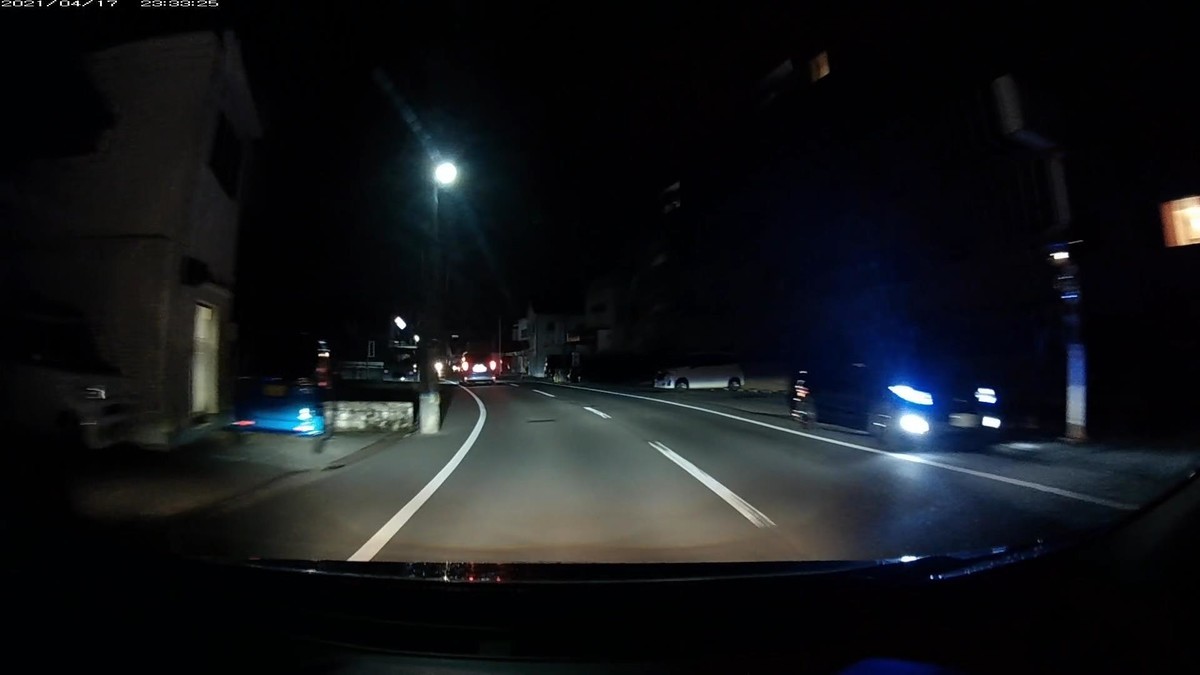 ー遭遇車リストー  〇遭遇順　車種　塗色　ナンバー　自宅までの距離　（容疑・特徴）     令和３年４月１７日㈯遭遇車総数６台。不自然に多い。  ①軽自動車　白　　岡山５８１　せ　２０９５　２５００ｍ（⑥－①＝１９９９）  ②軽自動車　灰？　岡山５８１　と　・７７４　　５００ｍ（名無しナンバー）  ③ミニバン　白　　岡山３７９　ぬ　８０００　　５００ｍ（４桁中３桁同字）  ④軽自動車　青　　岡山５８７　ち　・８２６　　４５０ｍ（青塗色＆３桁）  ⑤車種不明　黒　　岡山３１Ａ　〇　・・３３　　４５０ｍ（２桁ナンバー）  ⑥軽自動車　青　　〇〇〇〇〇　〇　４０９４　　４００ｍ（青塗色＆①との連携）